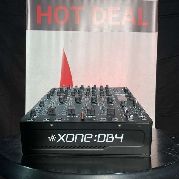 Allen & Heath XONE:DB4 mit Bag B-Ware