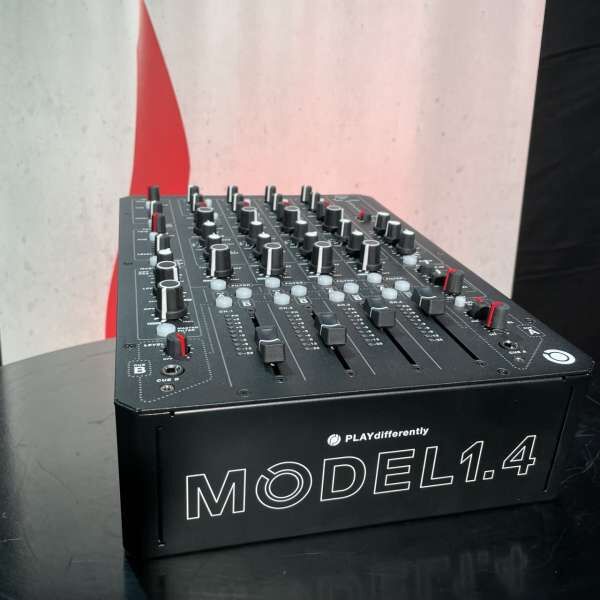 PlayDifferently Model 1.4 B-Ware